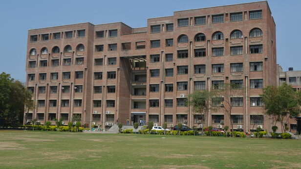 Maharaja Surajmal Institute of Technology (MSIT) is one of the oldest IPU Btech colleges.