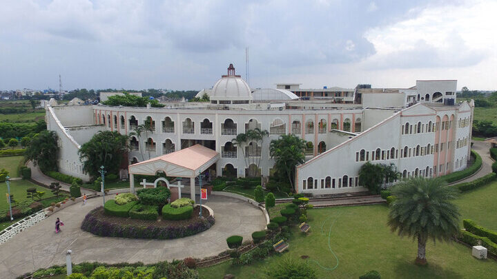 Delhi Public School, Bhopal main building image.