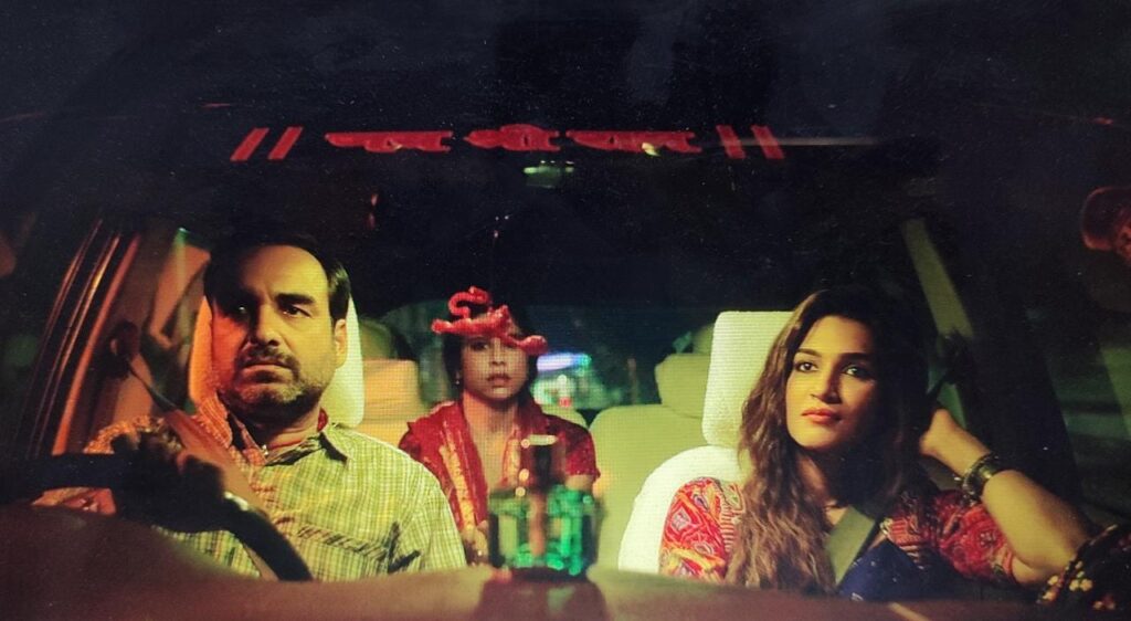 Mimi Review: Pankaj Tripathi, Kriti Sanon Sai Tamhankar in Car show