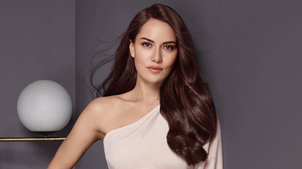 Turkish actress Fahriye Evcen