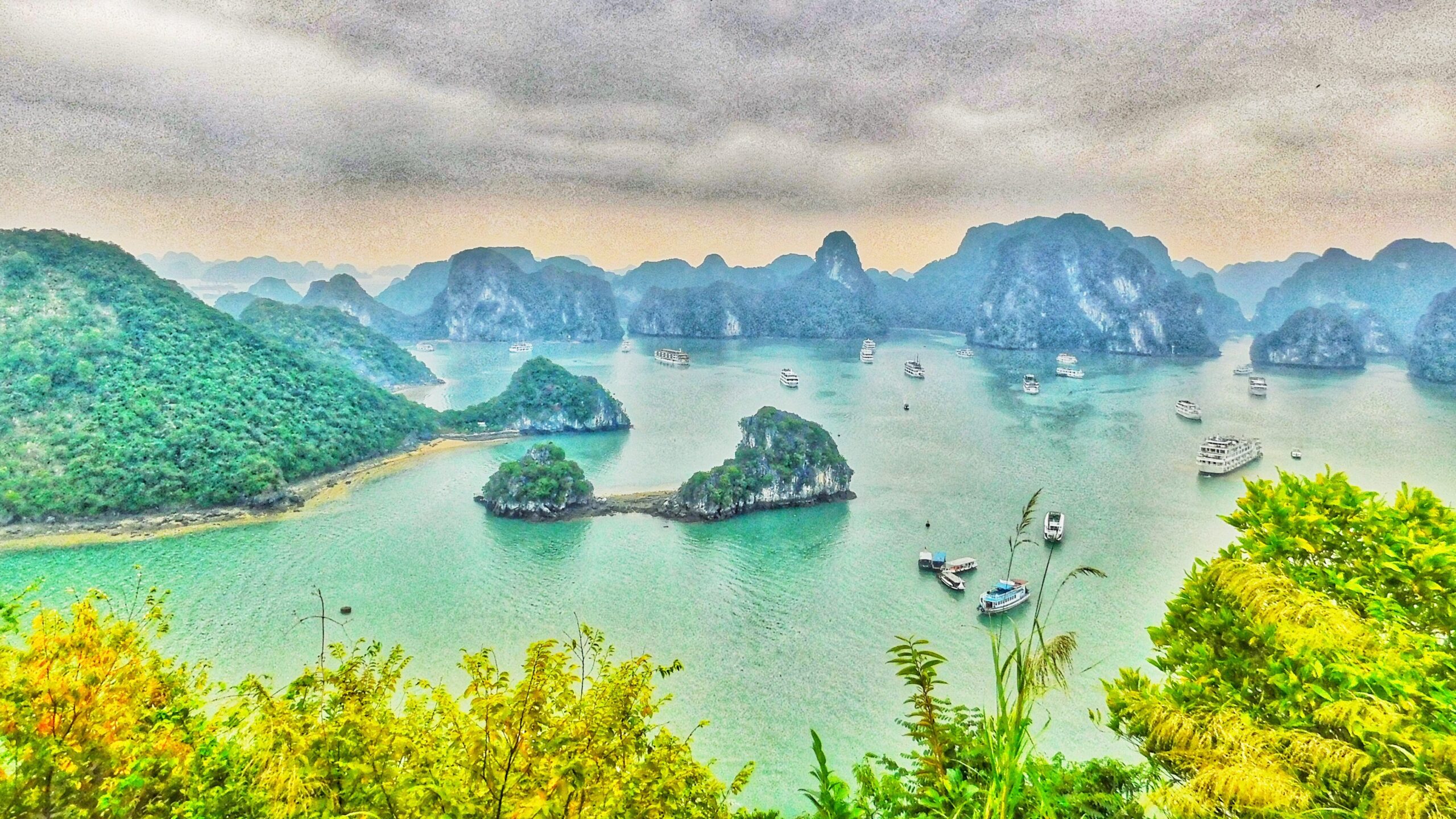 Halong Bay Vietnam Tourist Places