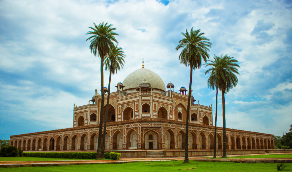 Humayun's Tomb is one of the most famous places to visit in Delhi for couples.