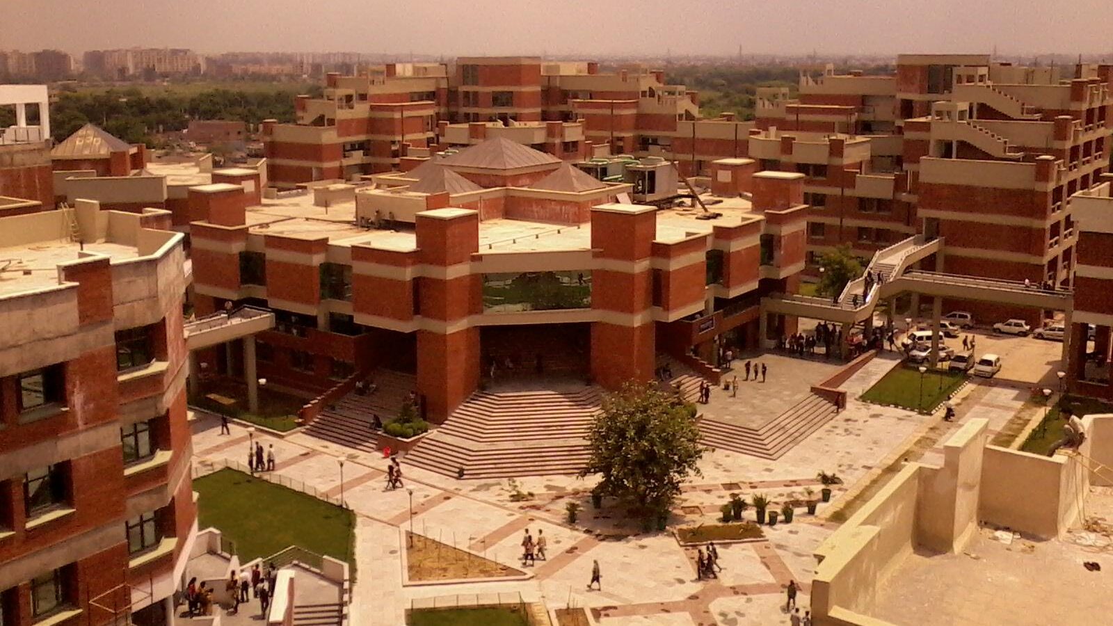 University School of Information Technology