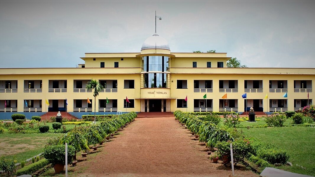 Vikas Vidyalaya is one of the popular boarding schools in Ranchi.