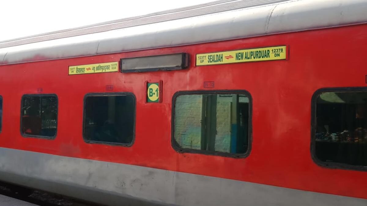 Padatik Express is one of the worst trains in India due to late running time. 