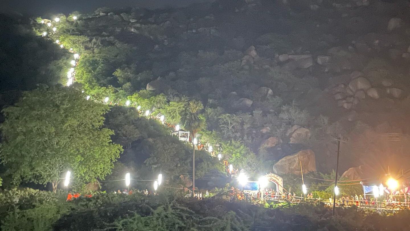 Night view of Siddheshwarnath Temple way. 
