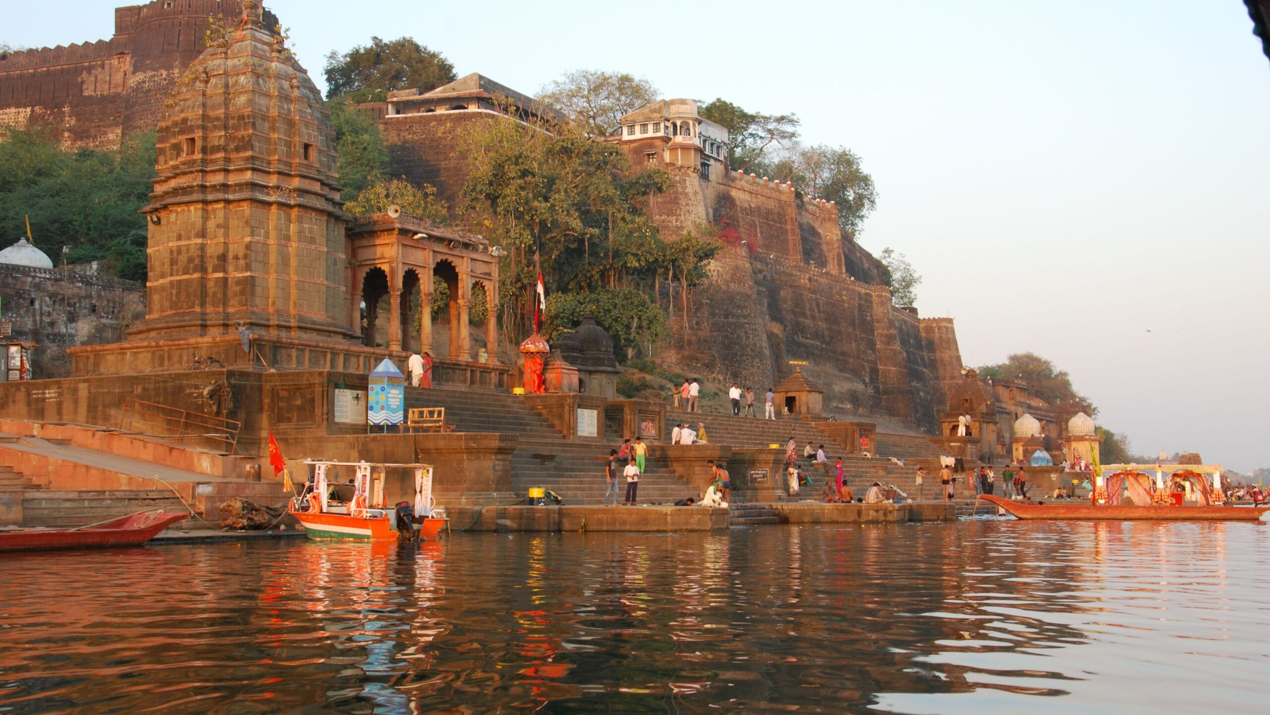 Omkareshwar Temple is one of the best Shiva temples in India to visit this Sawan.