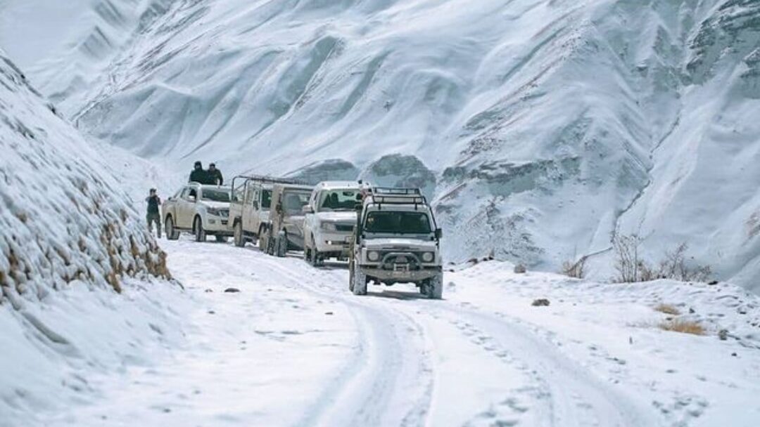 Kaza roads during the snowfall. 