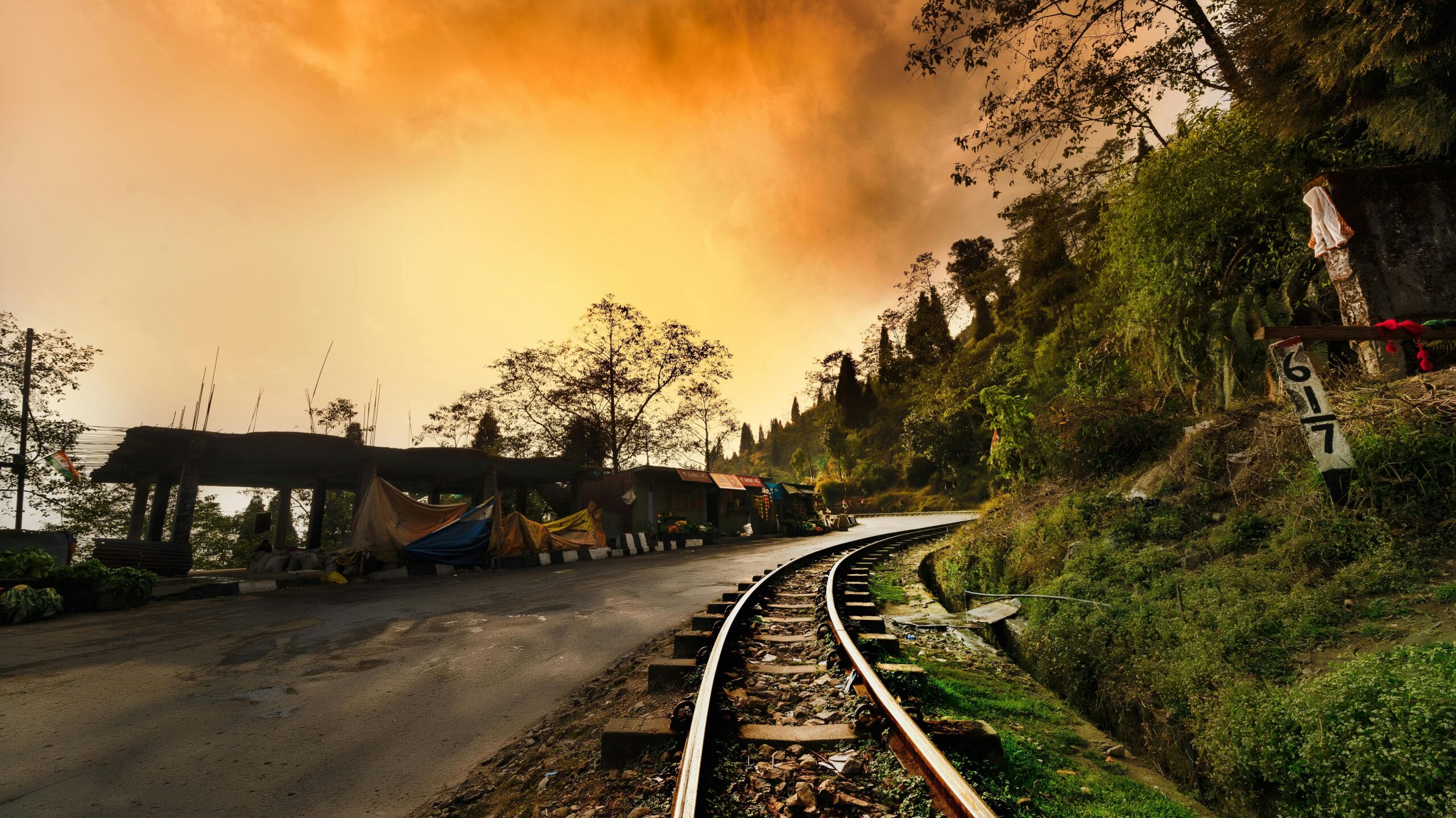 Darjeeling is the most visited hill station near Bihar.